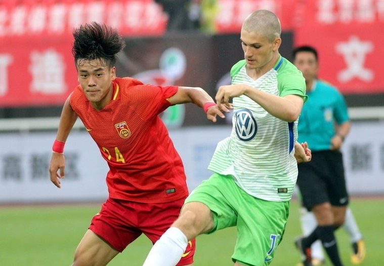 开云体育APP下载足球半决赛，洞庭闪电队与三湘玄武队绝杀，VAR改判成焦点！门前嗅觉决定胜负的简单介绍